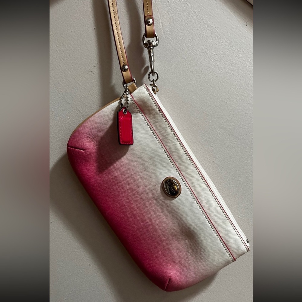 Coach - Ombré Wristlet